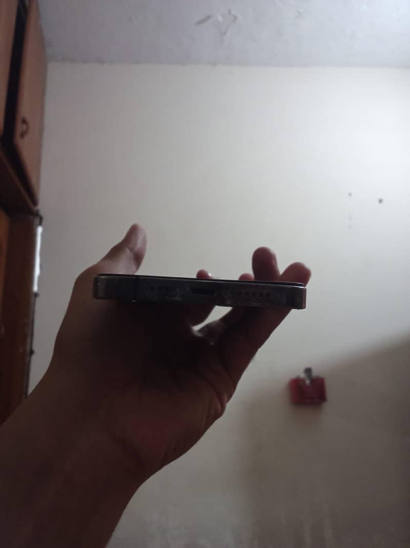 Apple 12 pro 5