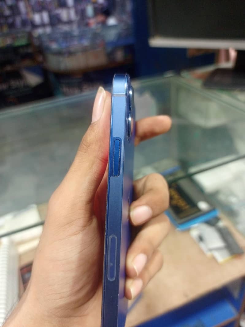 Apple iPhone 12 3