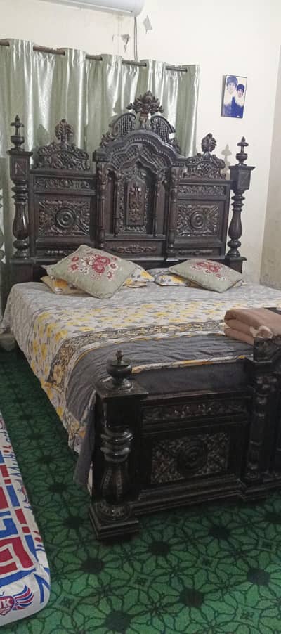 chinoti bed set with 2 side drawers and big dressing table