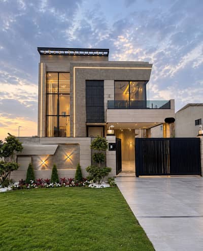 10 MARLA OWNER BUILT SOLID HOUSE ON IDEAL LOCATION AVAILABLE FOR SALE IN BAHRIA TOWN AT LOW PRICE
