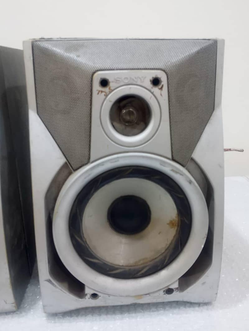 speaker for deck 1