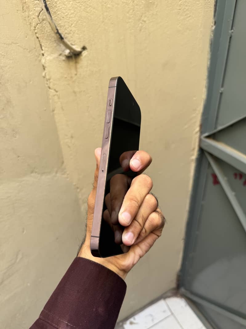 Apple iPhone 14 Pro Max 3