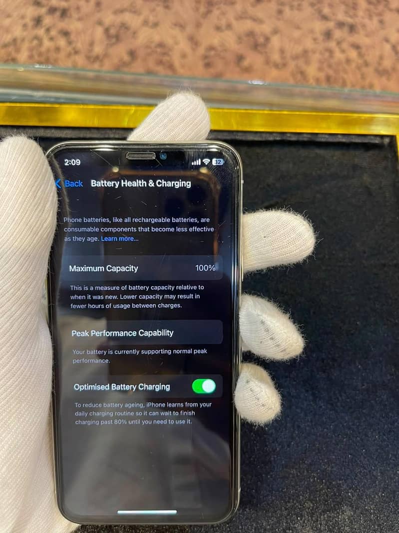Apple iPhone X 4