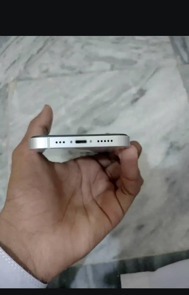 Apple iPhone 13 5