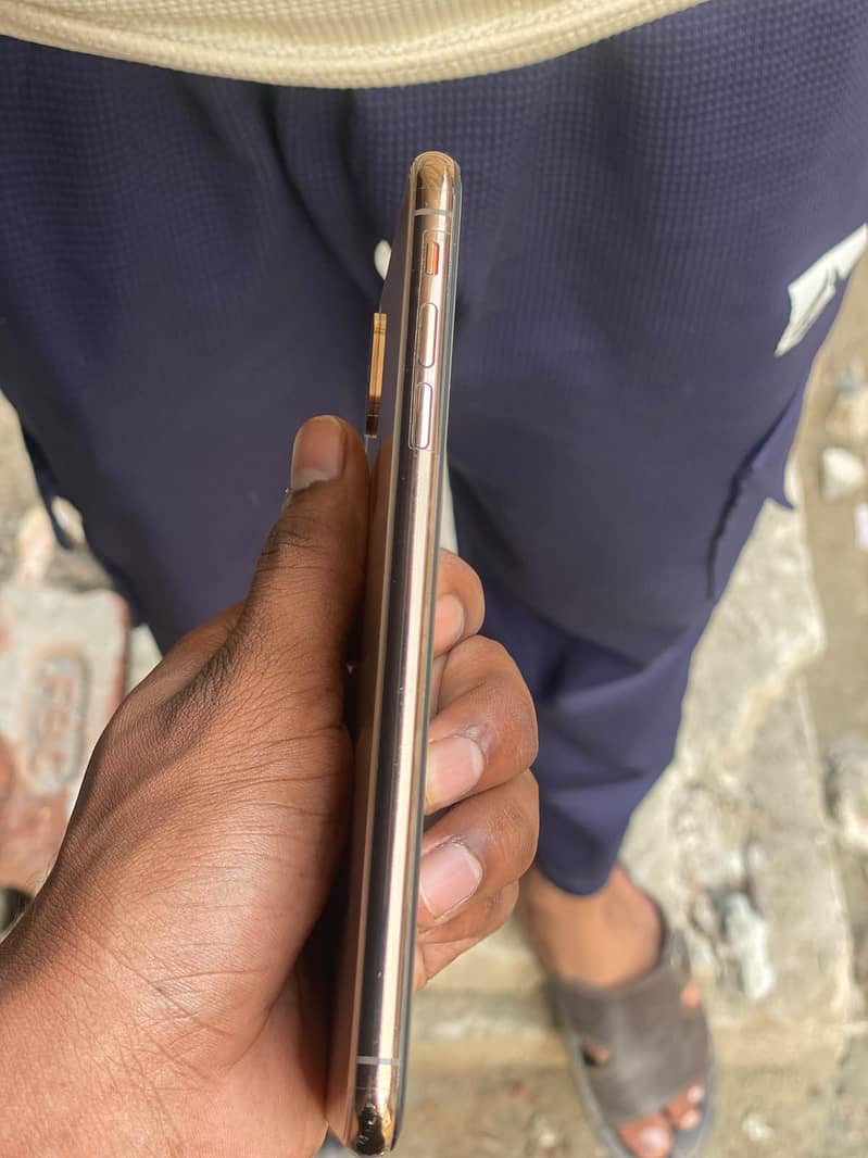Apple iPhone XS Max 2