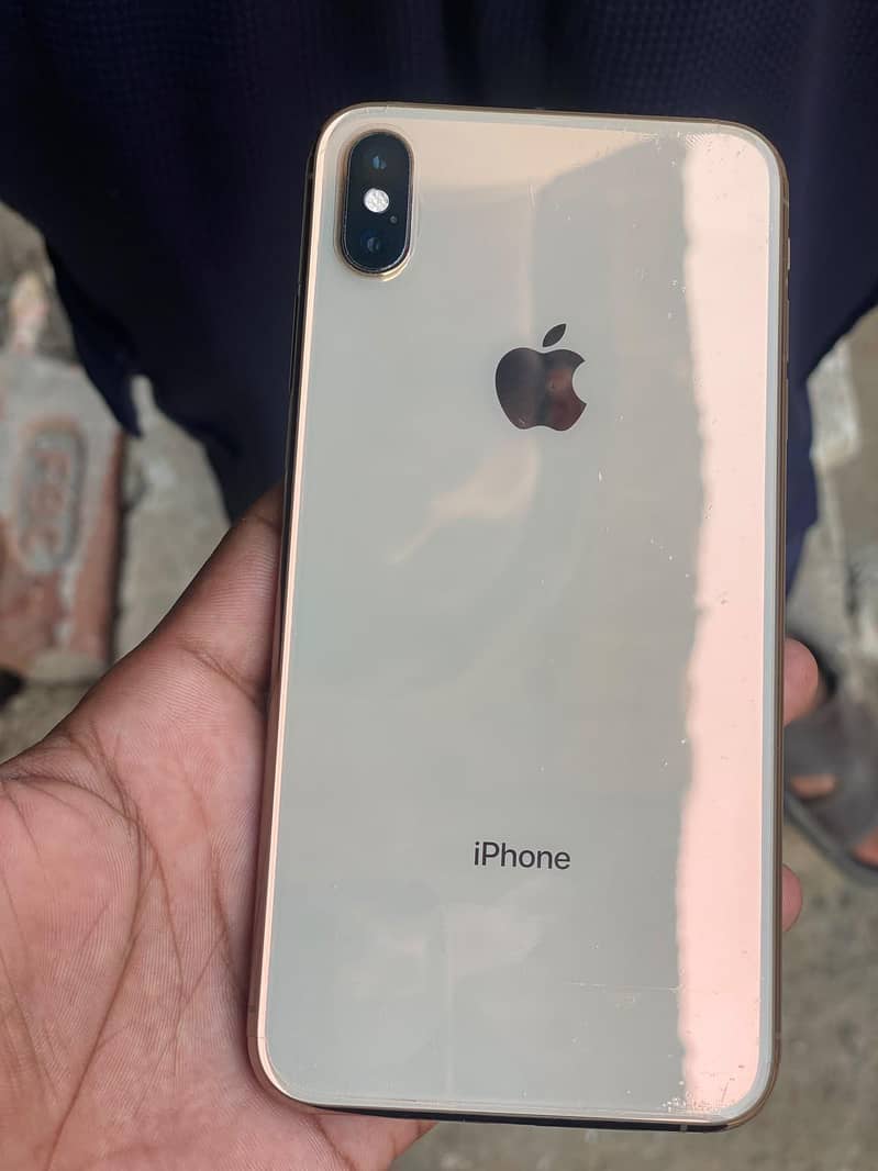 Apple iPhone XS Max 3