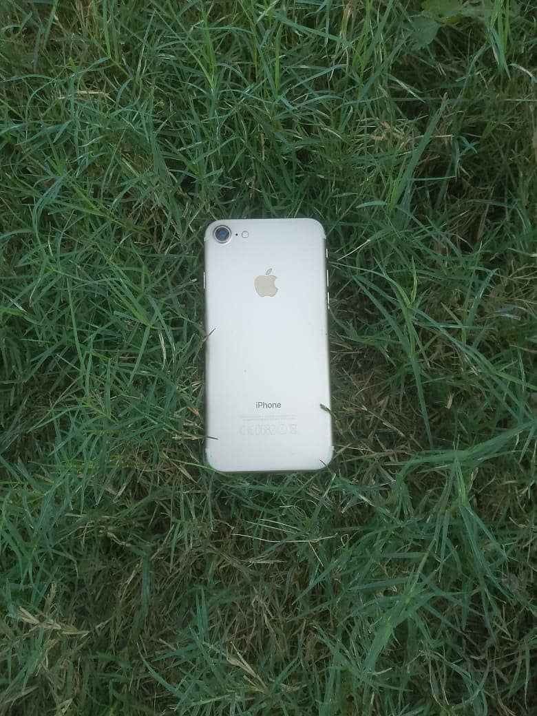 Apple iPhone 7 0