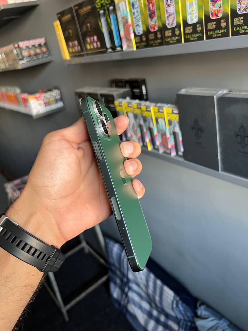 Apple iPhone 13 Pro Max 4