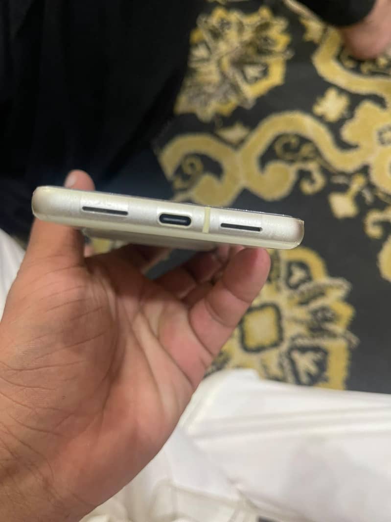 Google Pixel 7 4