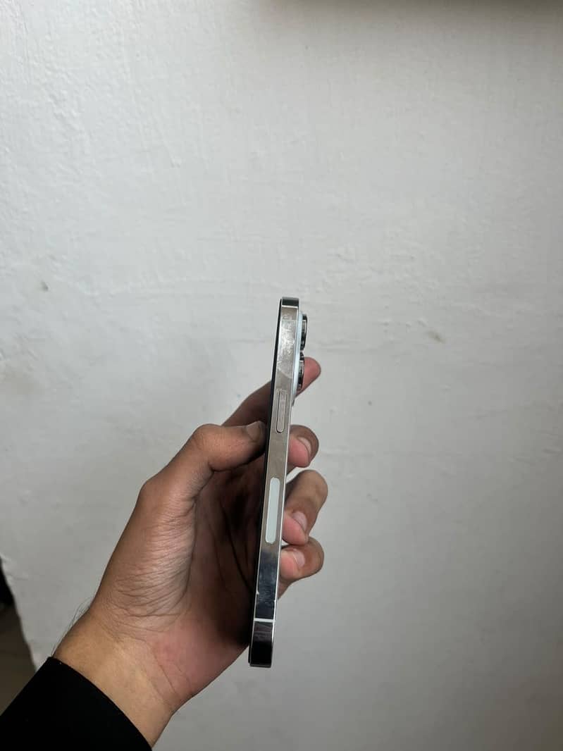 Apple iPhone 14 Pro 4