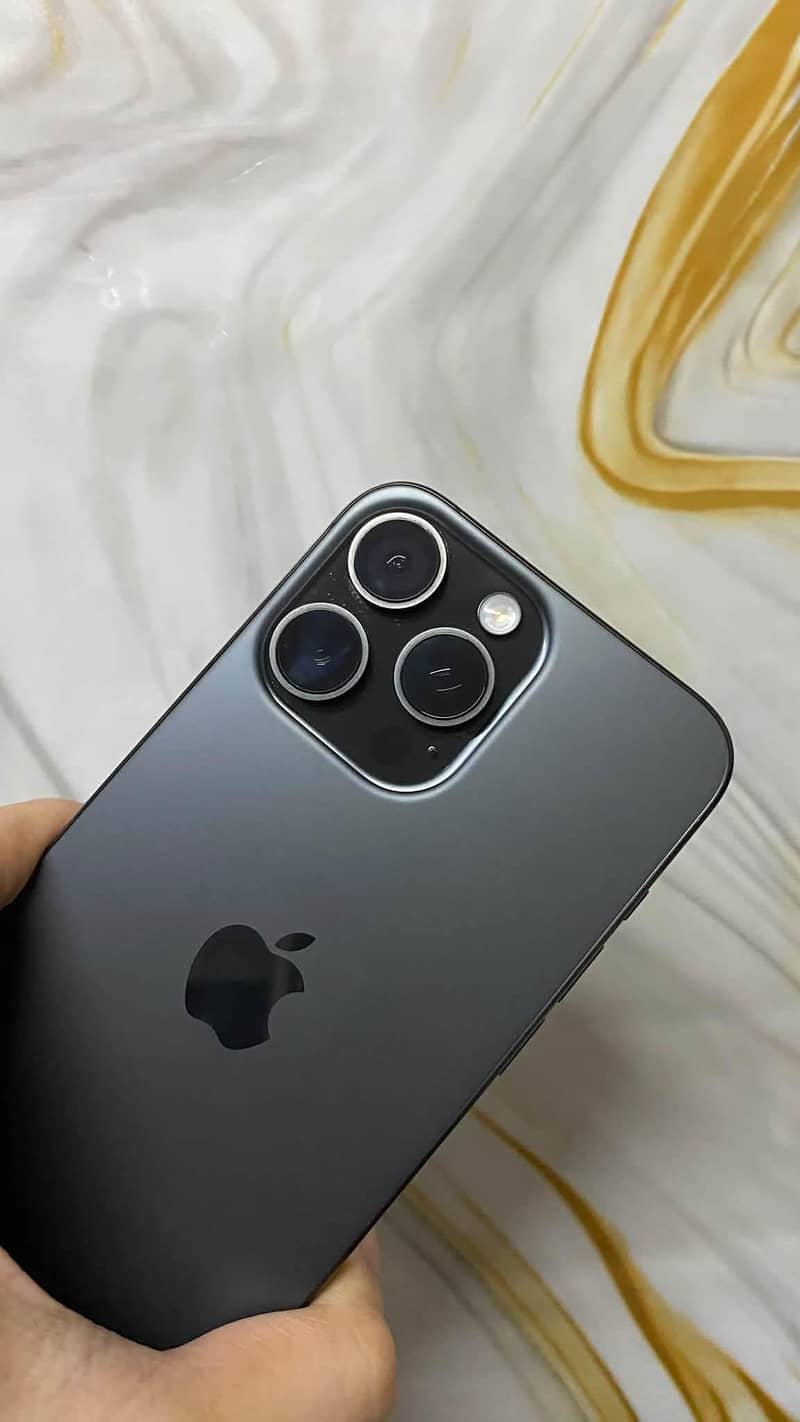 Apple iPhone 15 Pro Max 1