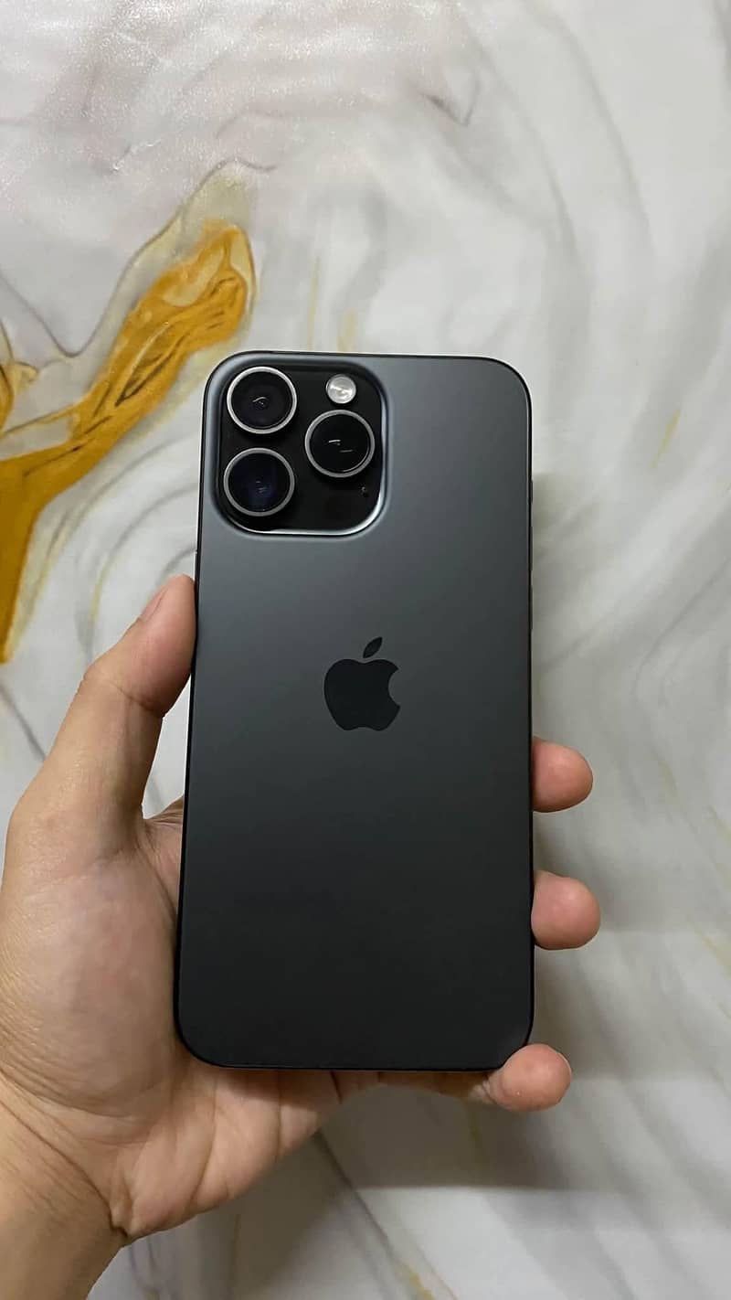 Apple iPhone 15 Pro Max 2