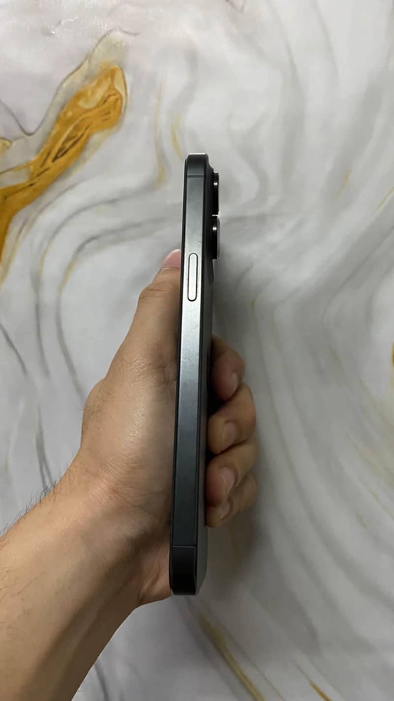 Apple iPhone 15 Pro Max 3