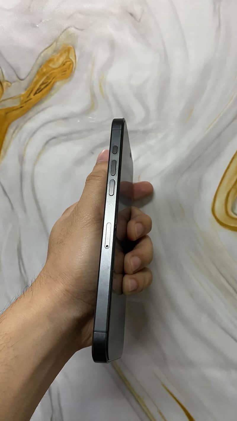 Apple iPhone 15 Pro Max 5
