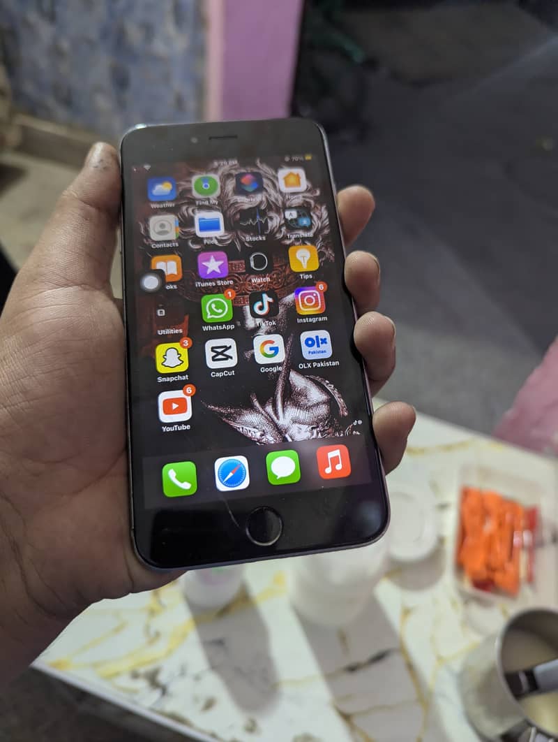 Apple iPhone 6S Plus 0
