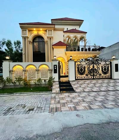 10 MARLA HOUSE IN DEVELOPED AREA WITH SOLID CONSTRUCTION AVAILABLE FOR SALE IN BAHRIA TOWN