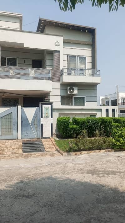 10 Marla Lower Portion Available For Rent
