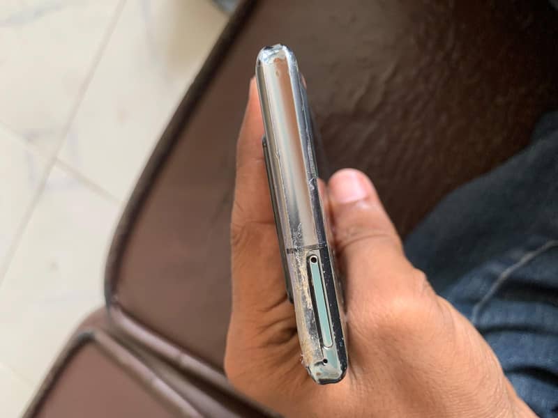 Sharp Aquos  r6 4