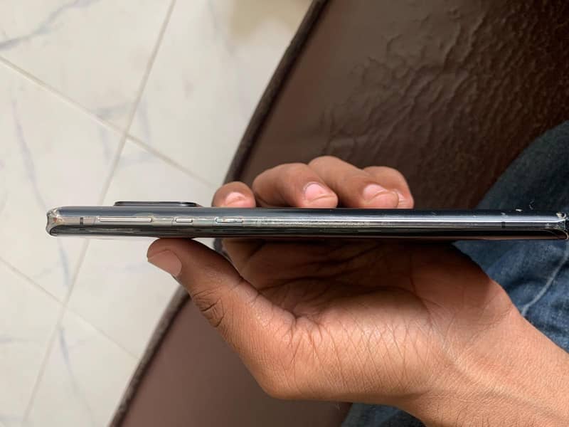 Sharp Aquos  r6 7