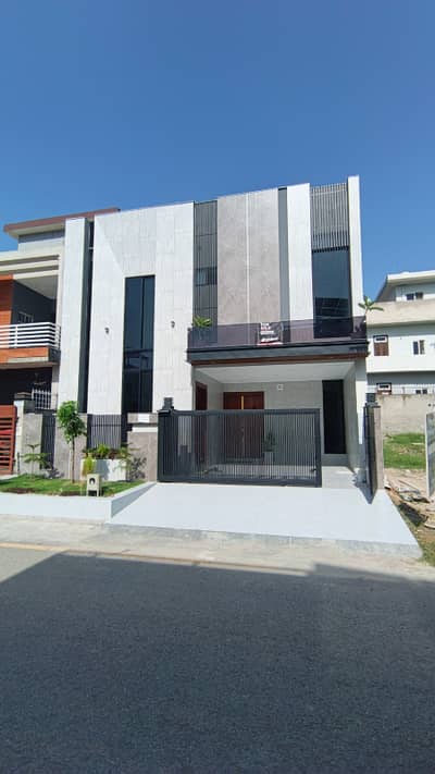 FOR SALE - 8 Marla Beautiful House in Faisal Town Block A* *Location:* Faisal Town Block A - Prime Location