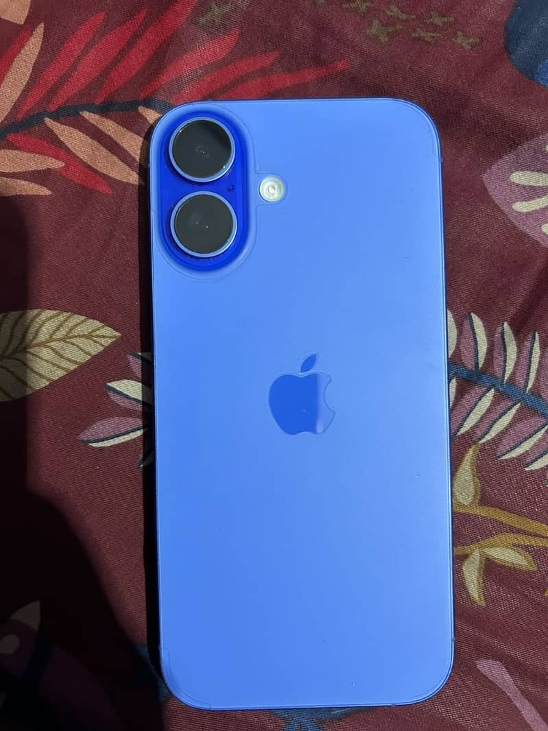 Apple iPhone 16 3
