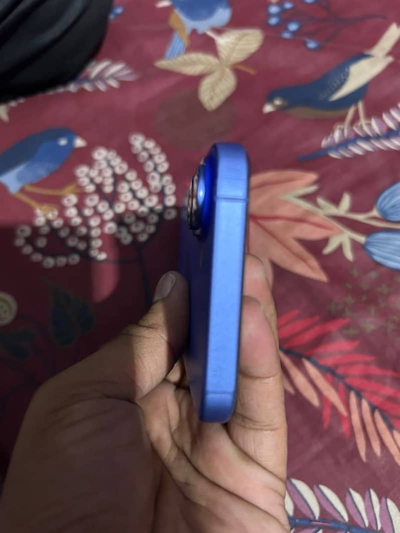 Apple iPhone 16 5
