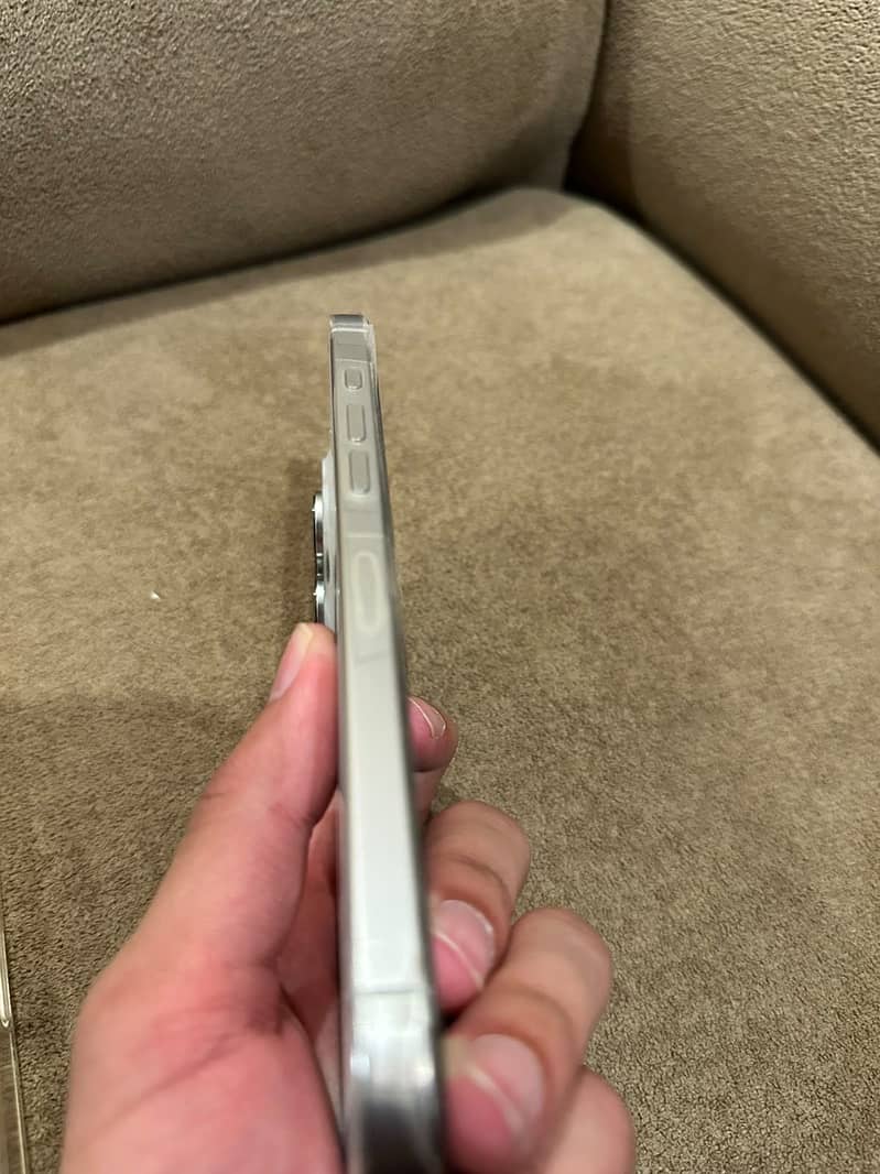 Apple iPhone 16 Pro Max 6