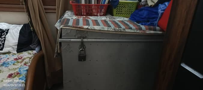 iron trunk sandooq