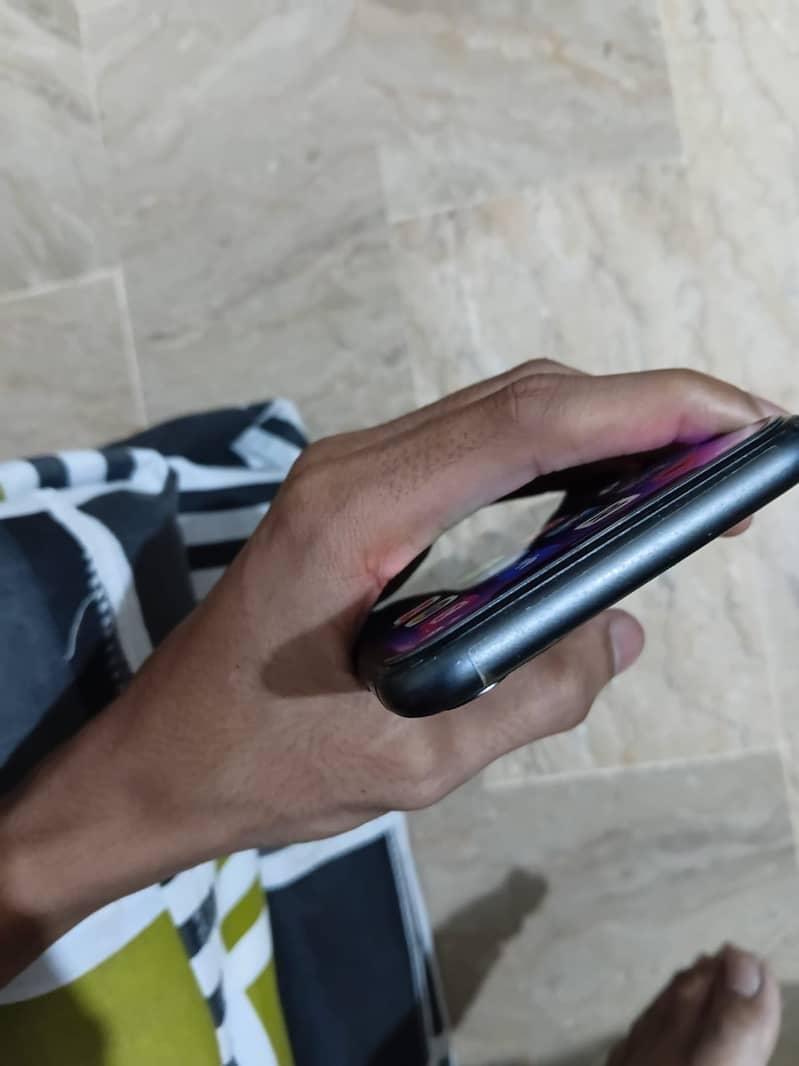 Apple iPhone 11 3