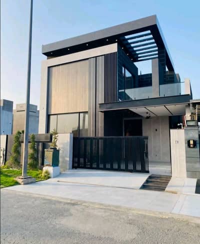 10 MARLA HOUSE ON IDEAL LOCATION AND WITH SOLID CONSTRUCTION AVAILABLE FOR SALE IN BAHRIA TOWN