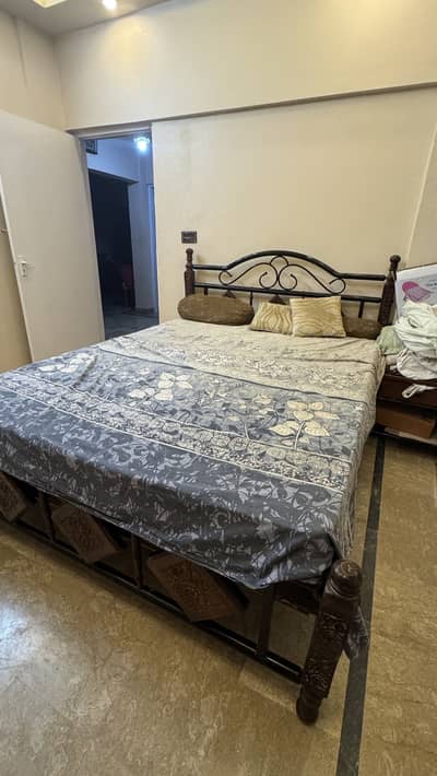 Iron bed with Sheesham designing
