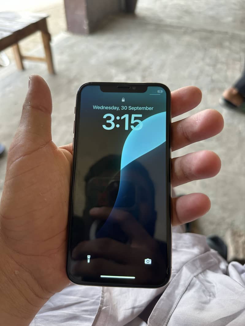 Apple iPhone XS 5