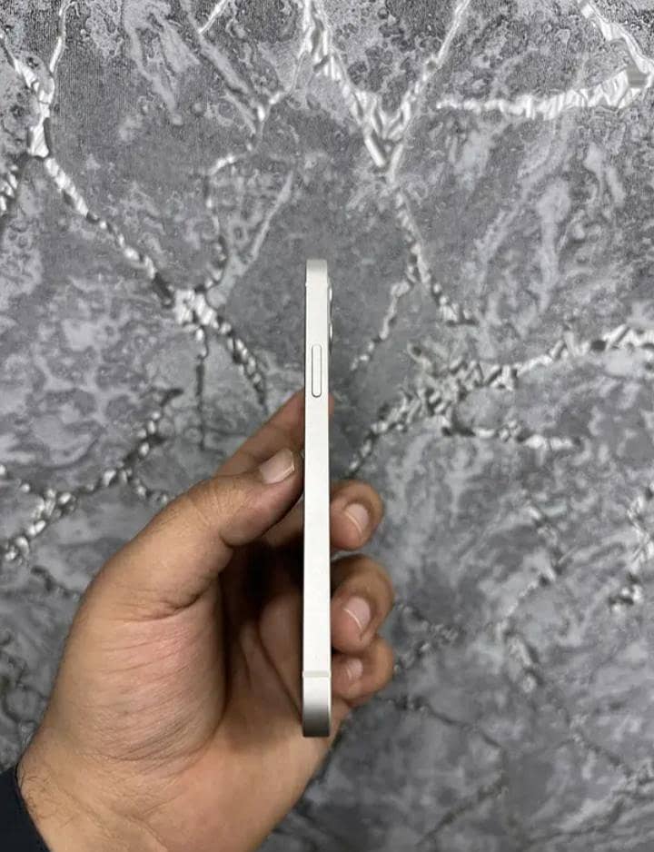 Apple iPhone 12 3