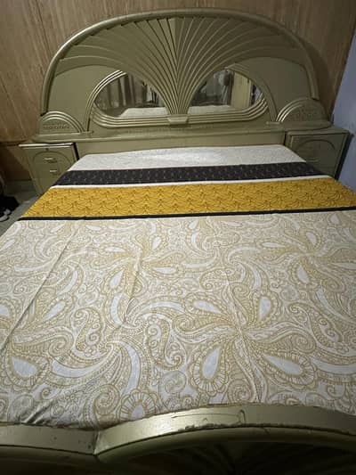 Bed with side table & drssing mirror