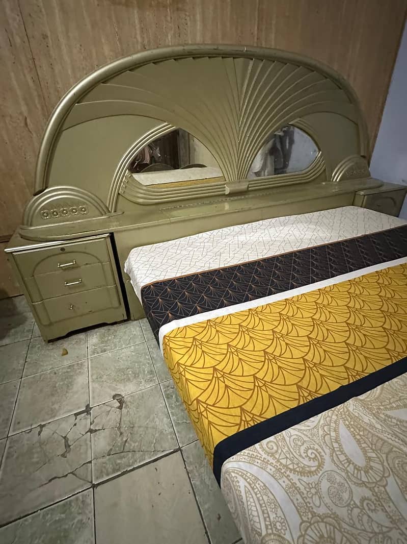 Bed with side table & drssing mirror 1