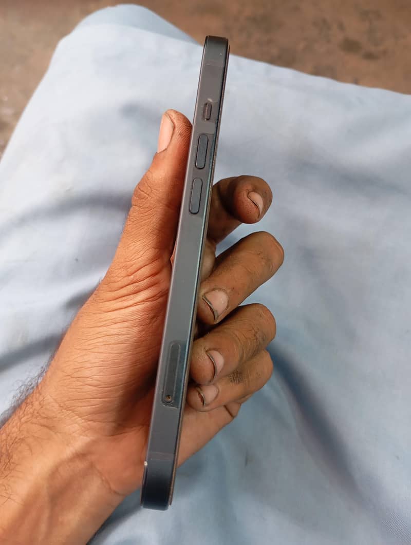 Apple iPhone 13 JV 3