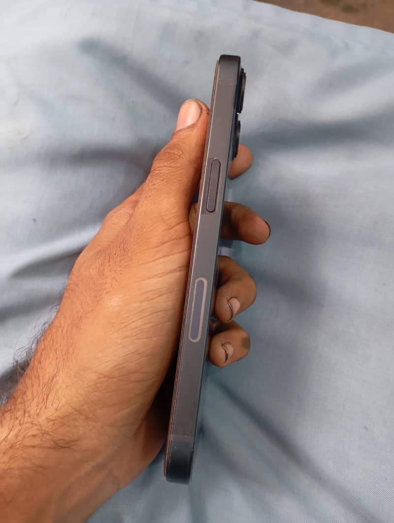 Apple iPhone 13 JV 4