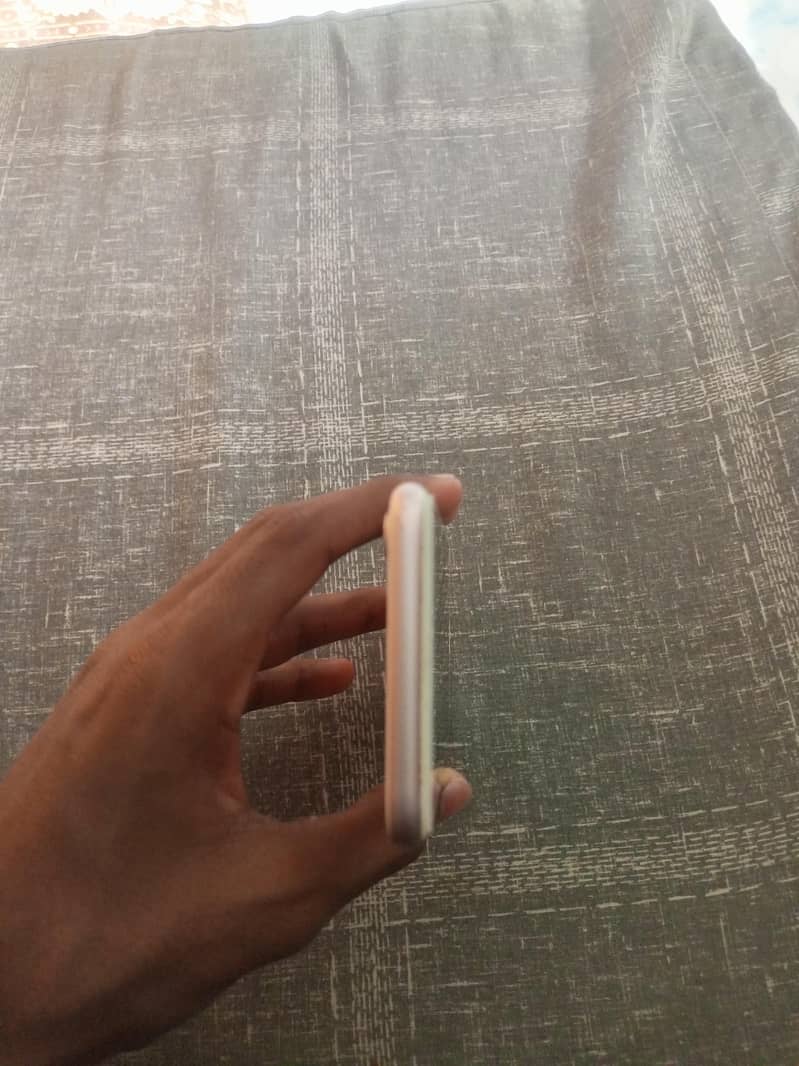 Apple iPhone 7 0