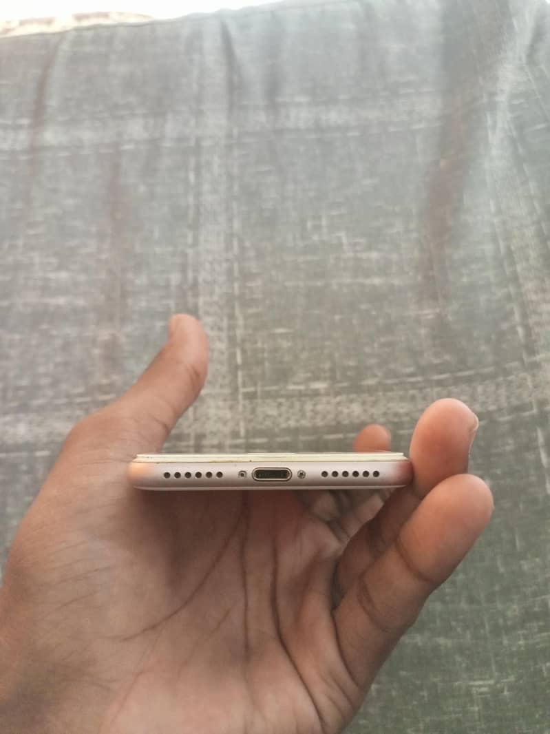 Apple iPhone 7 1