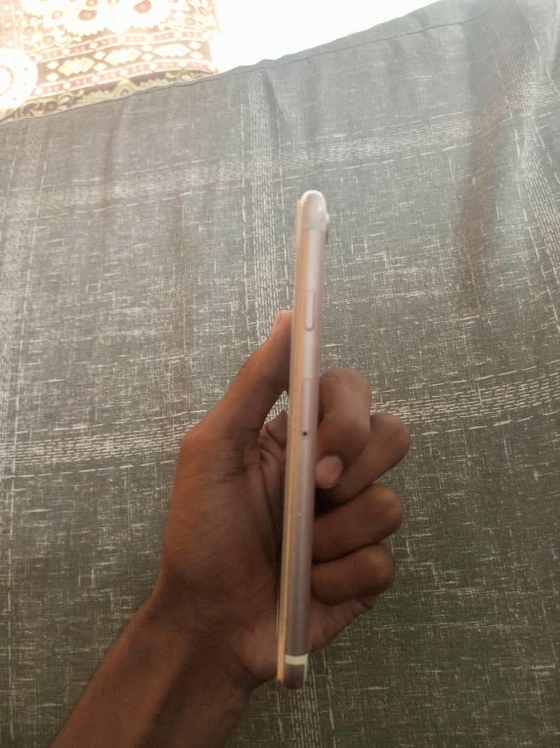 Apple iPhone 7 2