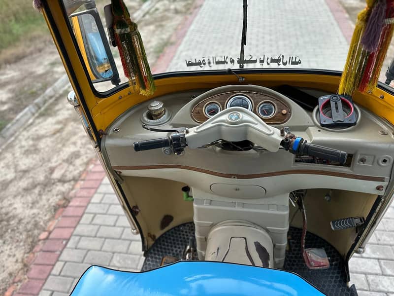 Tez Raftar Euro2 CNG Rickshaw 4
