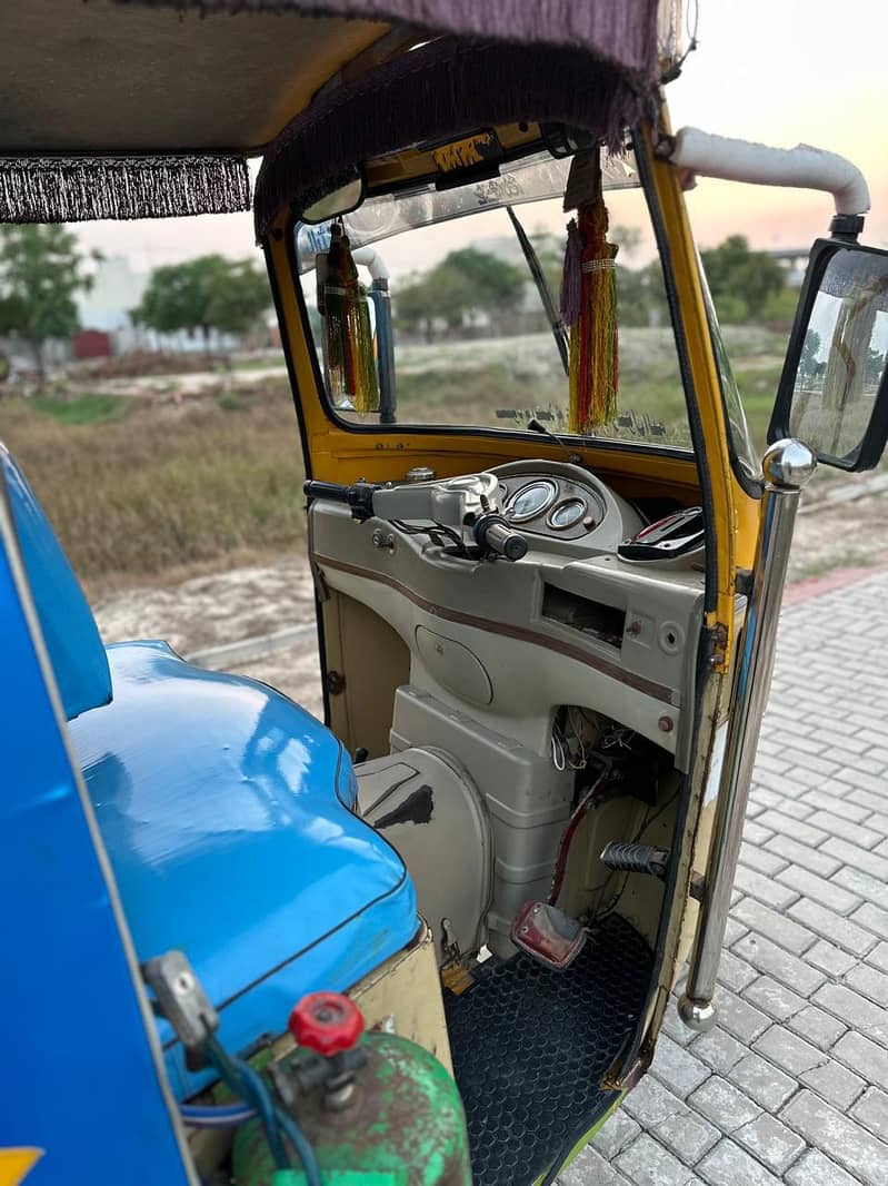 Tez Raftar Euro2 CNG Rickshaw 5