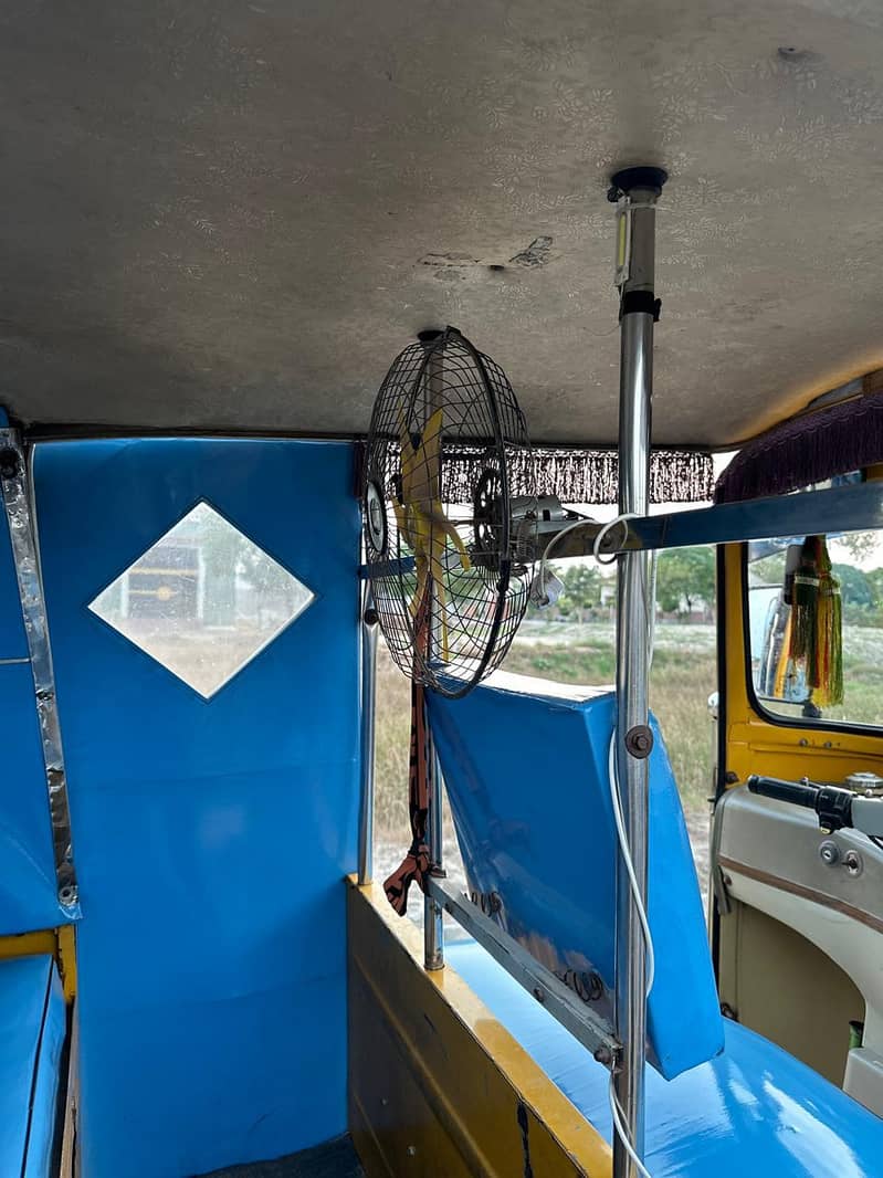Tez Raftar Euro2 CNG Rickshaw 12