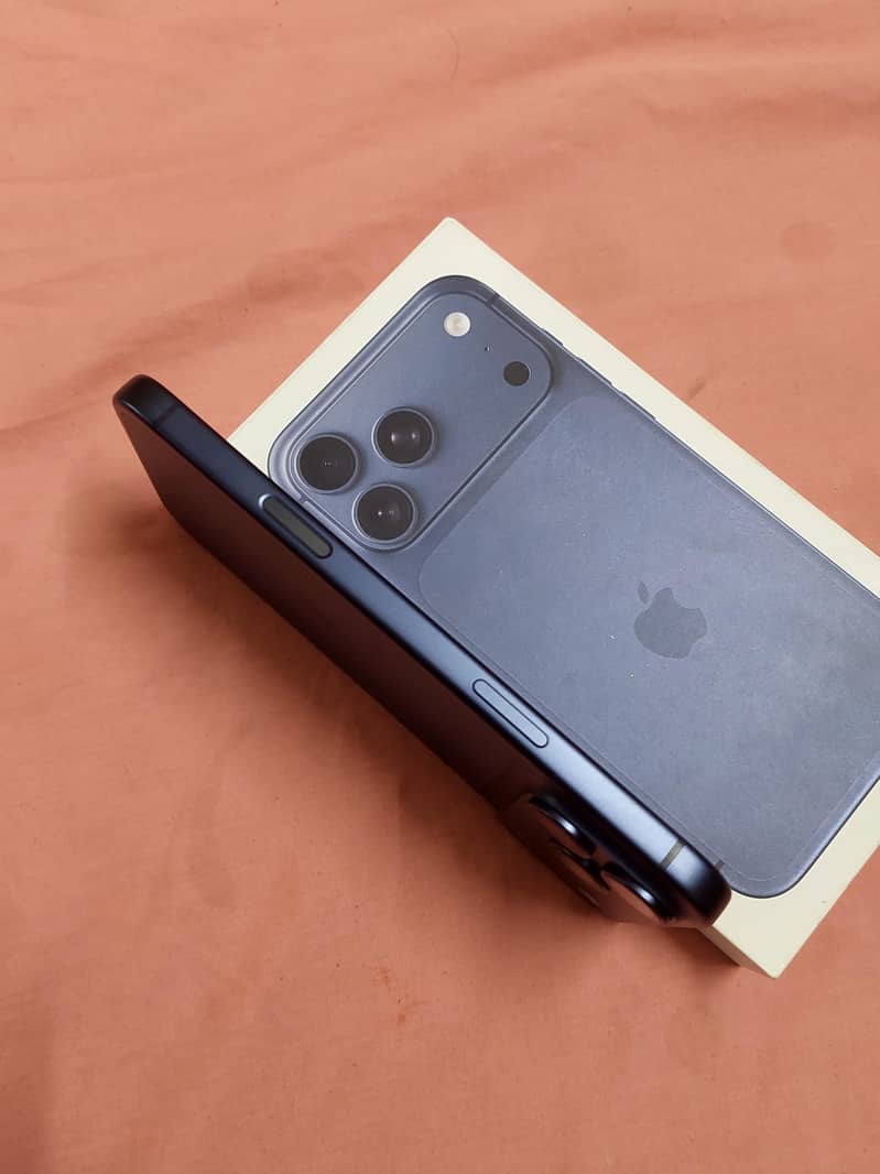 iPhone 17 Pro Max 3