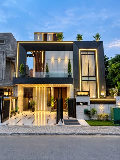 10 MARLA BRAND NEW HOUSE ON PRIME LOCATION NEAREST TO IMTIAZ MALL AVAILABLE FOR SALE IN BAHRIA TOWN