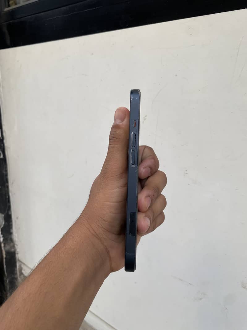 Apple iPhone 13 2