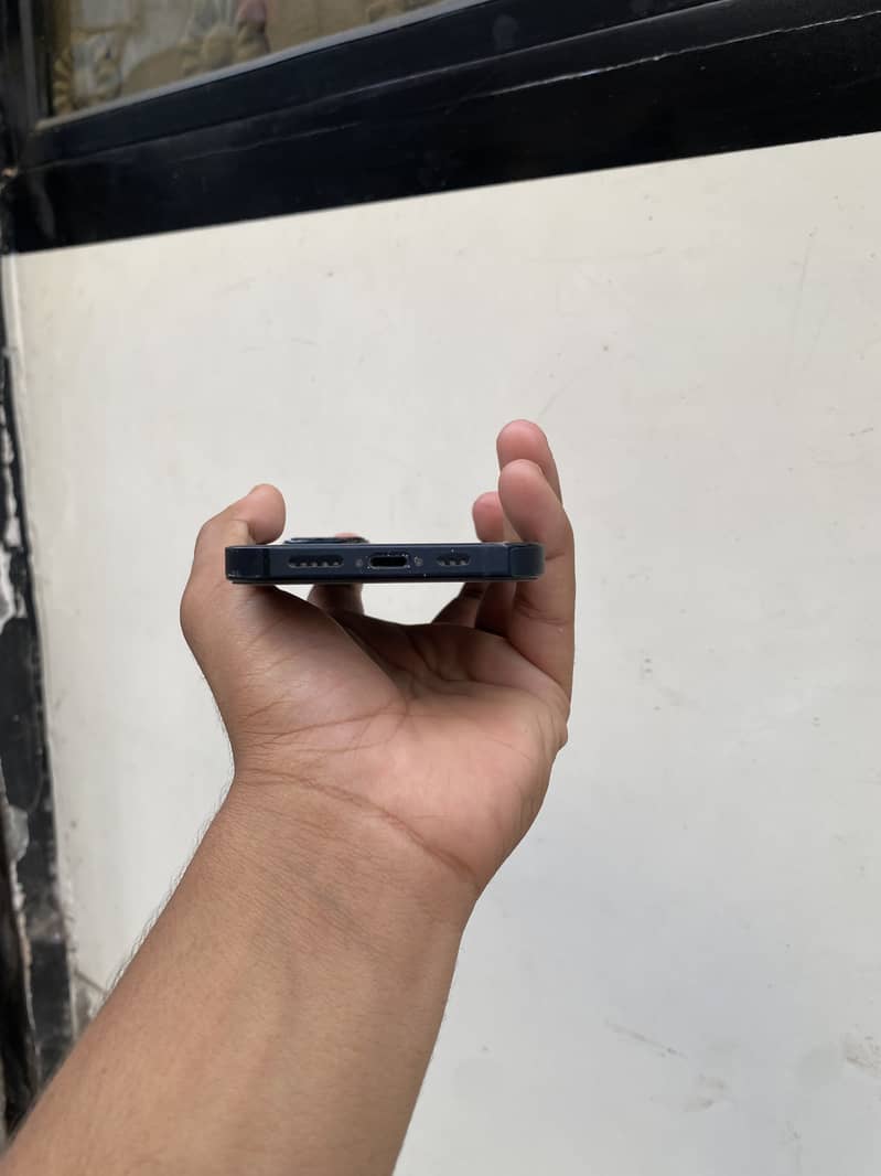 Apple iPhone 13 4