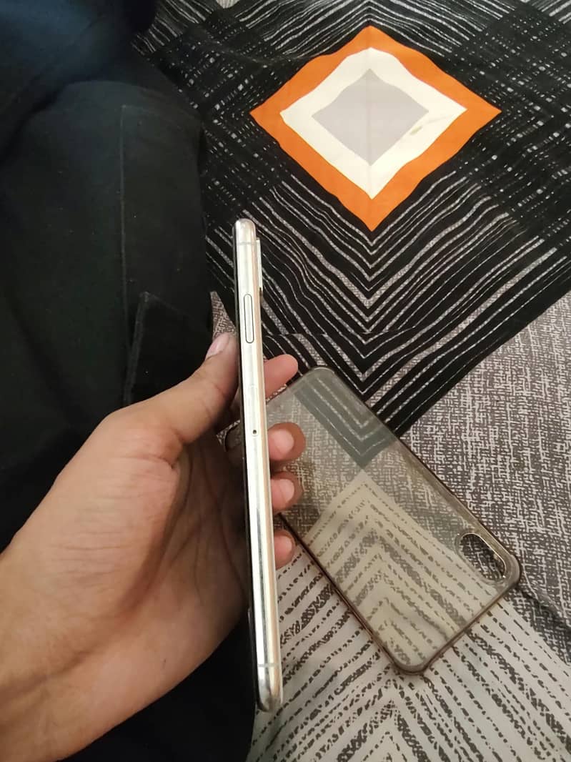 Apple iPhone XS Max 1