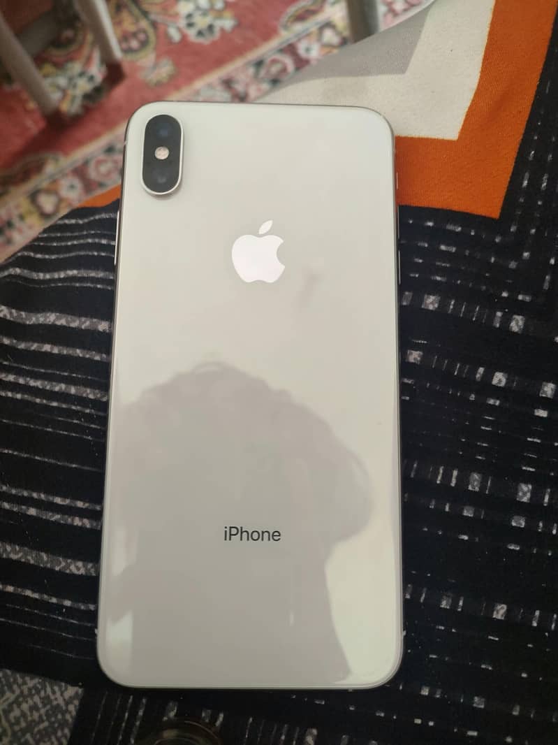 Apple iPhone XS Max 3