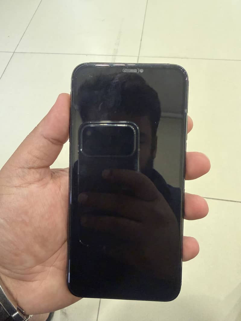 Apple iPhone XS Max 4